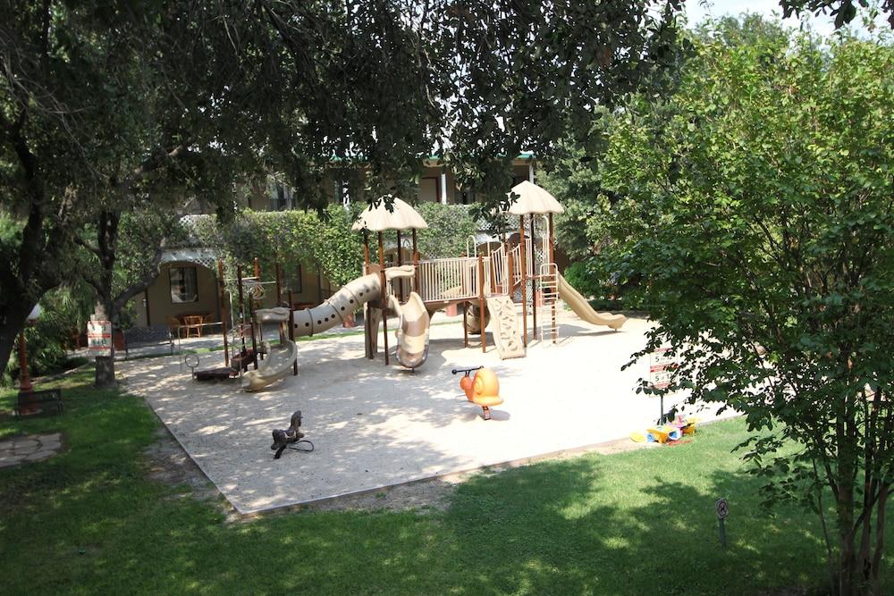 Hotel Family Garden & Laredo