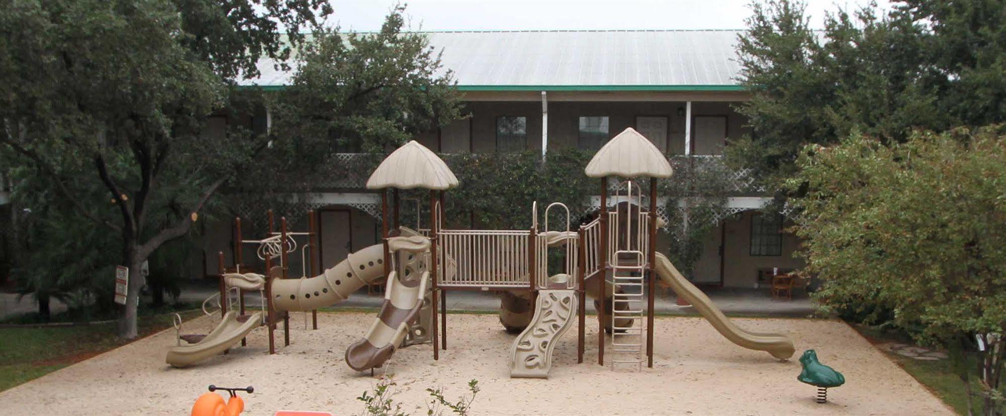Family Garden & 2* Laredo