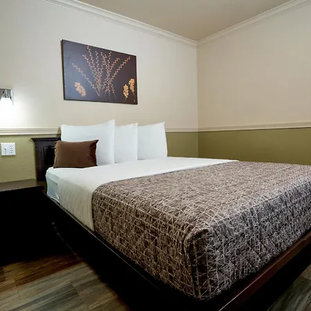 Family Garden Inn & Suites Laredo Exterior photo